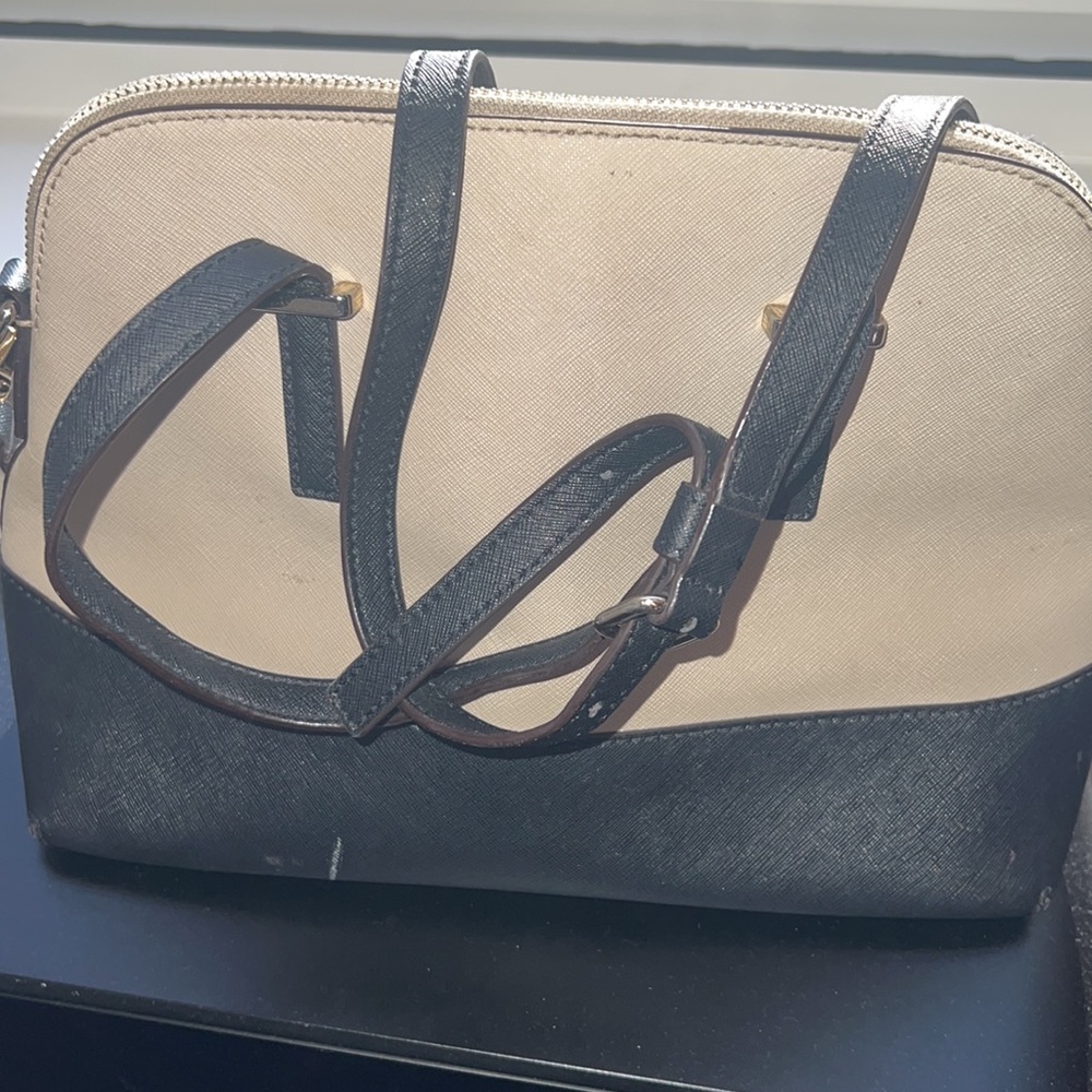 Kate Spade bought back in 2015. In fair condition. See pictures - Picture 4 of 8